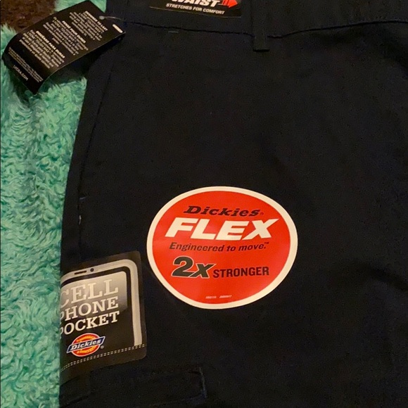 BNWT DICKIES FORCE FLEX SHORTS. - Picture 2 of 3